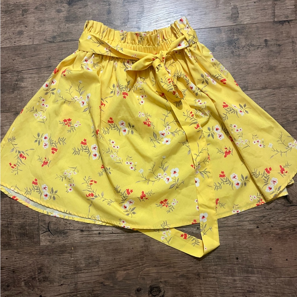 💥4/$14 SHEIN Yellow Floral Ruffle Skirt